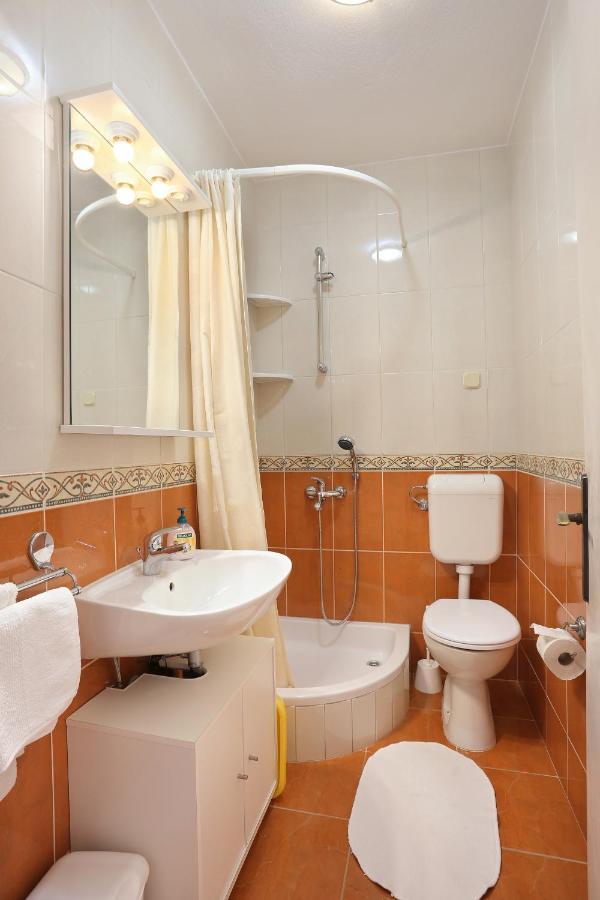 Apartments By The Sea Podgora, Makarska - 2594 Eksteriør billede